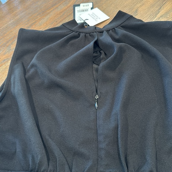 Nicole Miller Sleeveless Ruched Dress. Size 12 - Picture 9 of 14